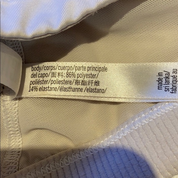 Victoria’s Secret - V Neck Plunge Mesh Sports Bra - Picture 4 of 4